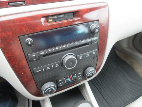 Used 2008 Chevrolet Impala LTZ image 19