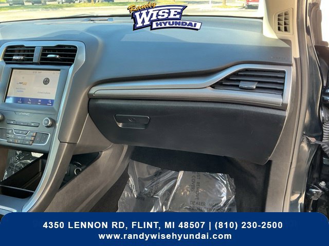 Used 2020 Ford Fusion SE AWD/4WD image 39