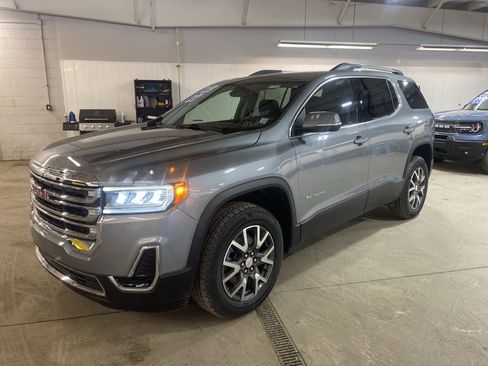 Used 2023 GMC Acadia SLE w/ Driver Convenience Package image 1