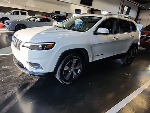 Used 2019 Jeep Cherokee Limited w/ Luxury Group image 2