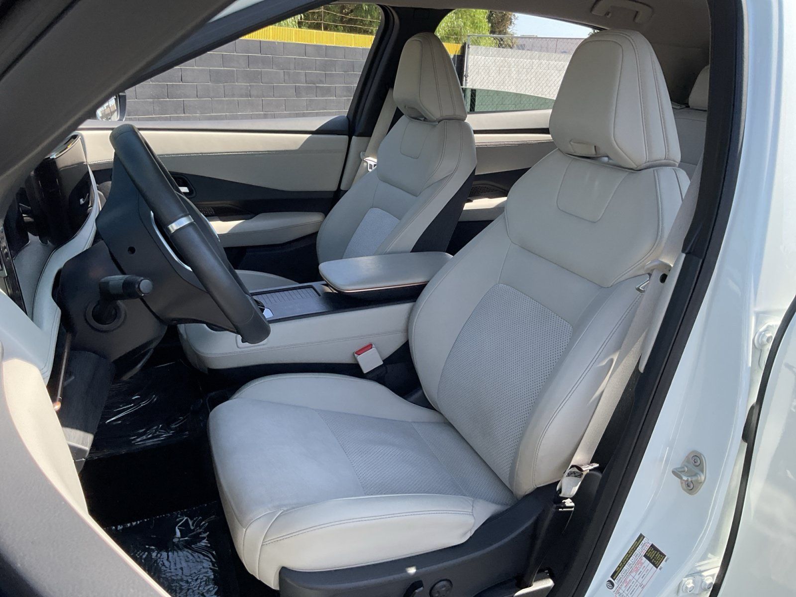 Used 2023 Nissan Ariya FWD image 18