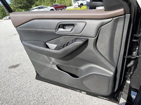 Certified 2023 Nissan Rogue SV w/ SV Premium B Package FWD image 15
