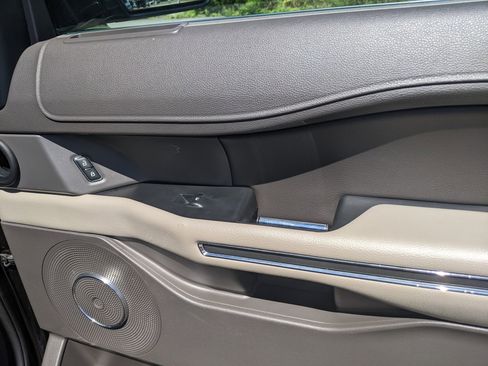 Used 2021 Ford Expedition XLT image 37