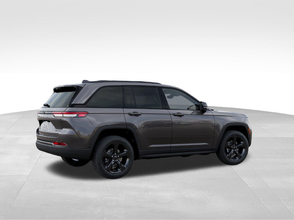 Used 2025 Jeep Grand Cherokee Limited w/ Luxury Tech Group II AWD/4WD image 4