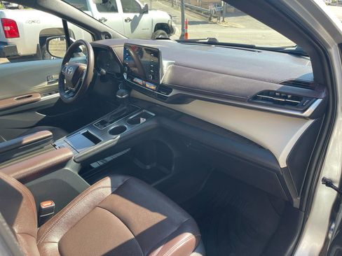 Used 2022 Toyota Sienna Platinum w/ Protection Package (TMS) image 24