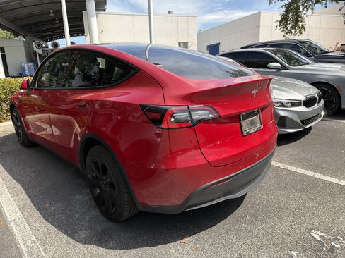 Used 2021 Tesla Model Y Long Range AWD/4WD image 3