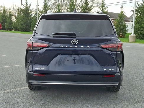 New 2026 Toyota Sienna Platinum image 7