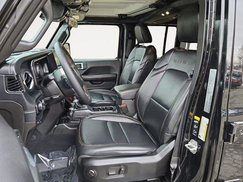 Used 2024 Jeep Wrangler Sahara image 6