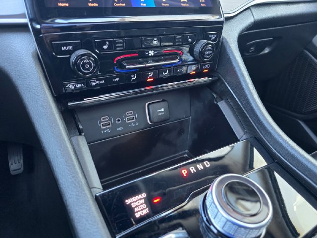 Used 2024 Jeep Grand Cherokee Limited AWD/4WD image 27