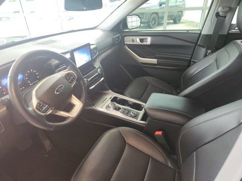Used 2021 Ford Explorer Limited w/ Equipment Group 301A AWD/4WD image 27