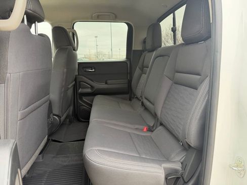 Used 2022 Nissan Frontier SV image 11