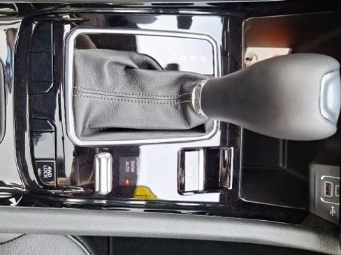 Used 2024 Jeep Compass Limited w/ Sun and Sound Group image 19