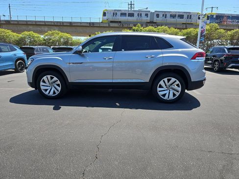 Used 2023 Volkswagen Atlas Cross Sport SE w/ Panoramic Sunroof Package FWD image 8