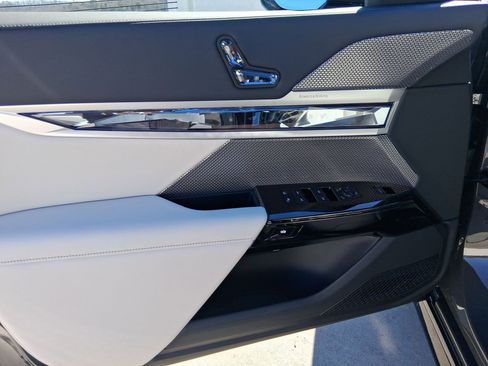 New 2026 BMW 750e xDrive image 12