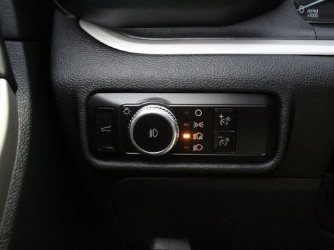Used 2023 Ford Explorer XLT w/ Equipment Group 202A RWD image 11