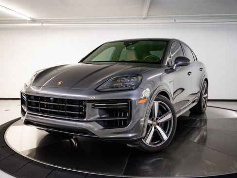 Certified 2024 Porsche Cayenne Turbo AWD/4WD image 1