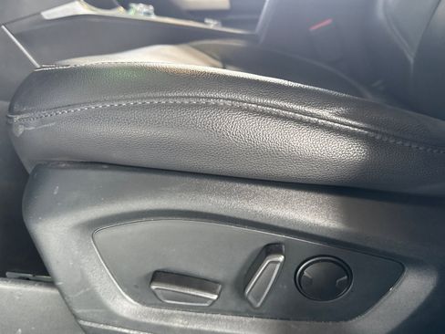 Used 2023 Ford Explorer Limited image 13