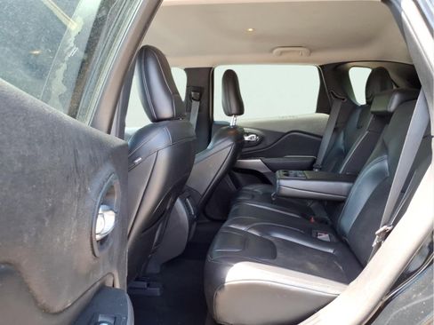 Used 2021 Jeep Cherokee Latitude Plus FWD image 11