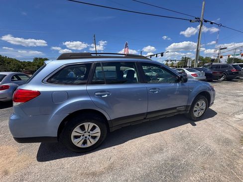 Used 2010 Subaru Outback 2.5i AWD/4WD image 7