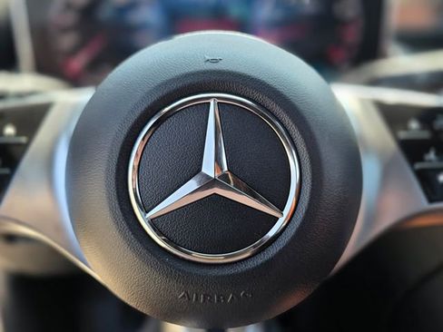 Used 2025 Mercedes-Benz GLC 300 image 27