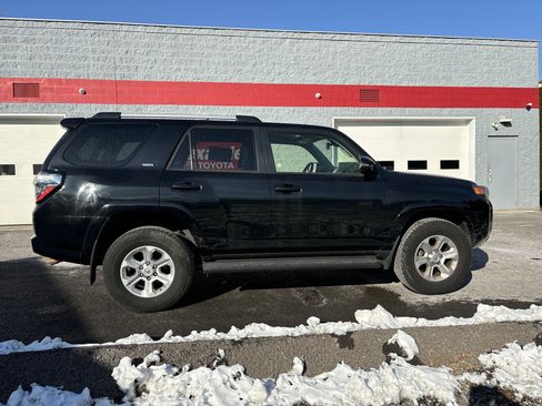 Used 2024 Toyota 4Runner SR5 Premium image 2