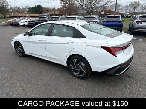 Used 2025 Hyundai Elantra SEL w/ Cargo Package image 5
