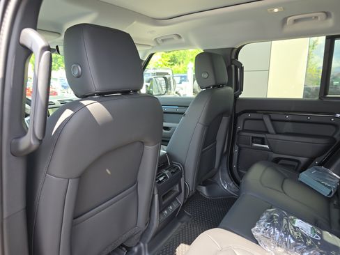 Certified 2025 Land Rover Defender 110 S AWD/4WD image 17