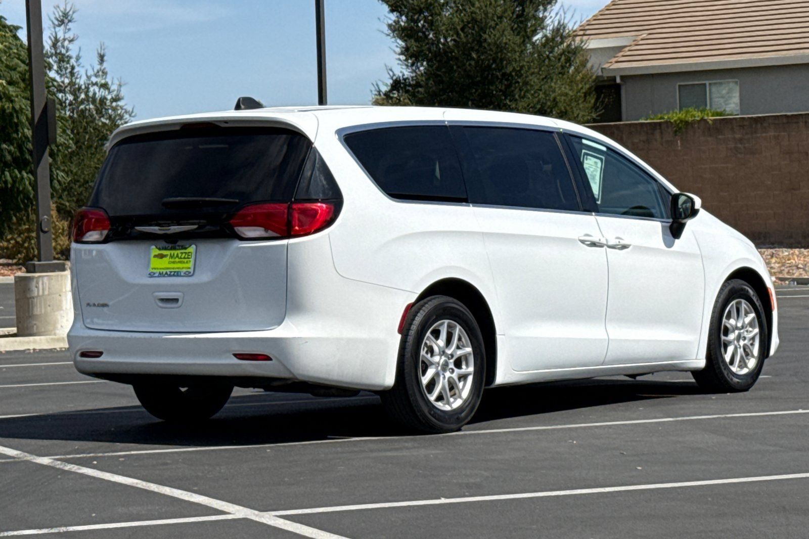 Used 2022 Chrysler Voyager LX FWD image 11