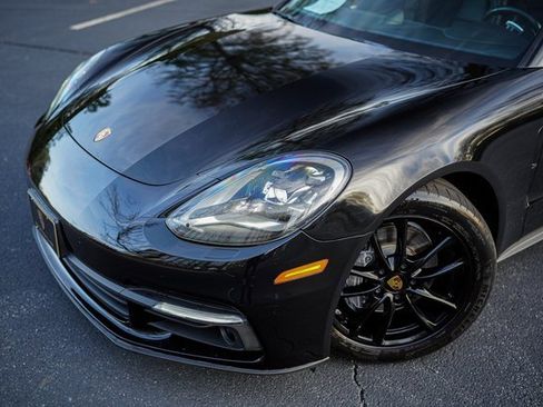 Used 2018 Porsche Panamera 4 image 2