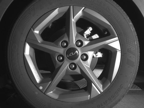 Used 2025 Kia K4 LXS image 14