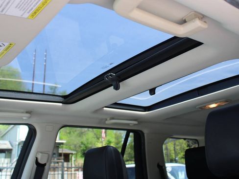 Used 2011 Land Rover LR2 HSE AWD/4WD image 11