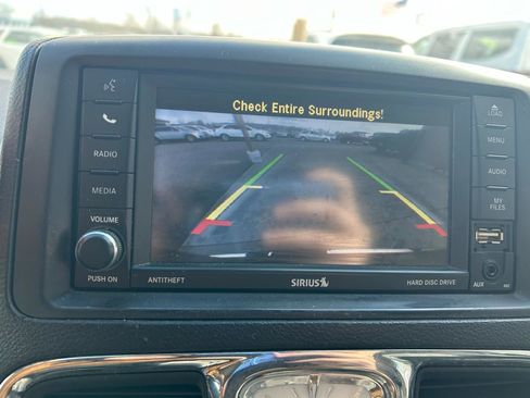 Used 2015 Chrysler Town & Country Touring-L w/ Driver Convenience Group image 23