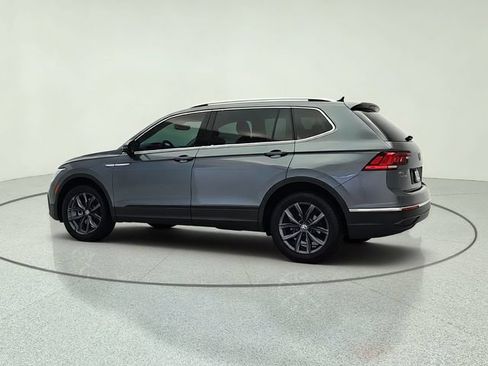 Used 2022 Volkswagen Tiguan SE FWD image 4