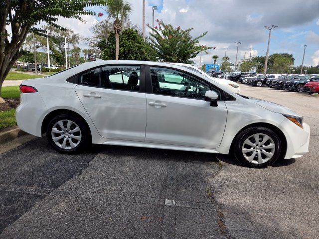 Used 2022 Toyota Corolla LE FWD image 4
