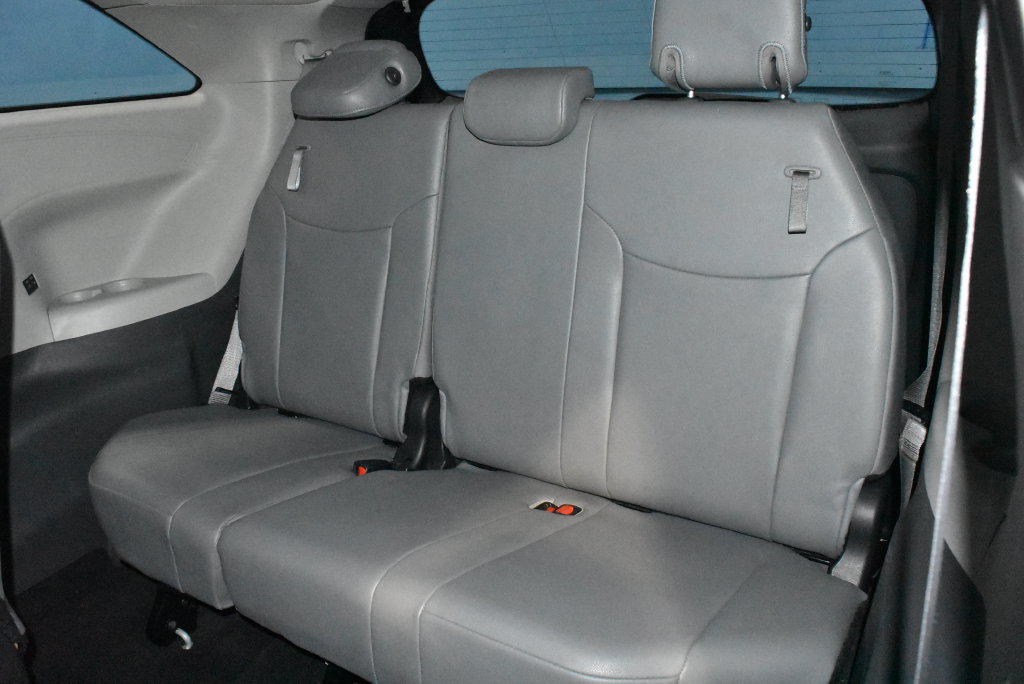 Used 2024 Toyota Sienna XLE FWD image 20
