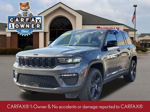 Used 2025 Jeep Grand Cherokee Limited w/ Black Appearance Package AWD/4WD image 2