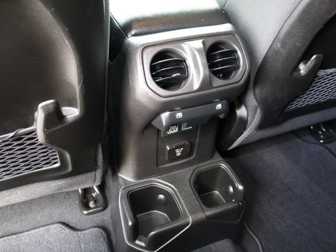 Used 2025 Jeep Gladiator Mojave image 16