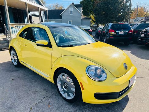 Used 2012 Volkswagen Beetle 2.5 image 1