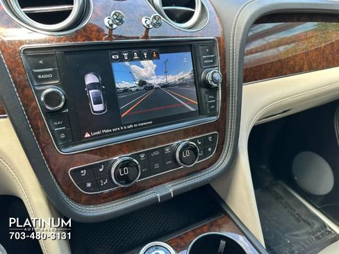 Used 2017 Bentley Bentayga AWD/4WD image 12