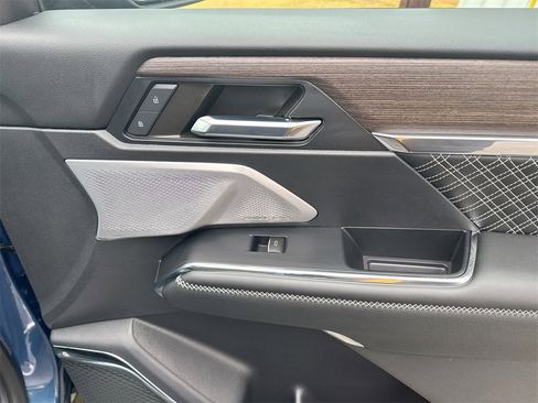 Used 2024 GMC Acadia Denali w/ Super Cruise Package image 33