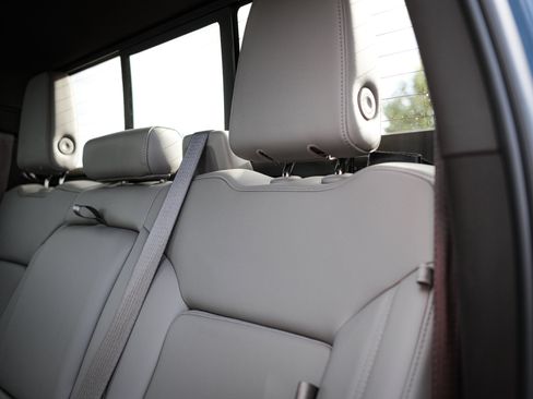 Used 2020 Chevrolet Silverado 1500 LTZ w/ LTZ Premium Package image 28