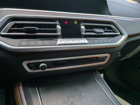 Used 2022 BMW X5 xDrive40i w/ M Sport Package AWD/4WD image 17