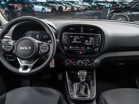 Used 2023 Kia Soul LX image 10