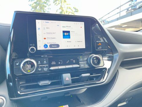 Used 2025 Toyota Highlander XSE image 20