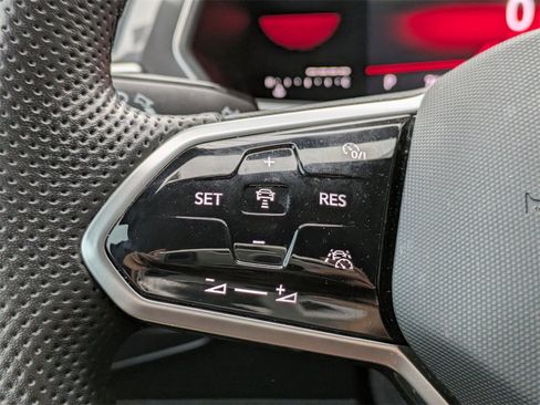 Used 2023 Volkswagen Tiguan SE R-Line image 35