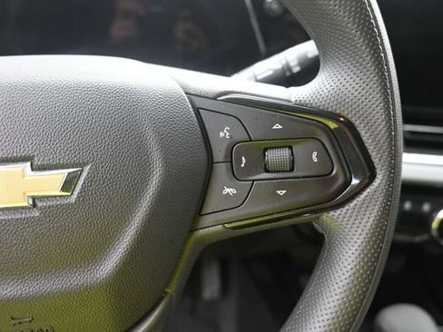 Used 2025 Chevrolet Trax LT FWD image 18