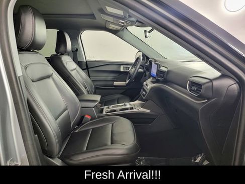 Used 2023 Ford Explorer XLT w/ Equipment Group 202A AWD/4WD image 19