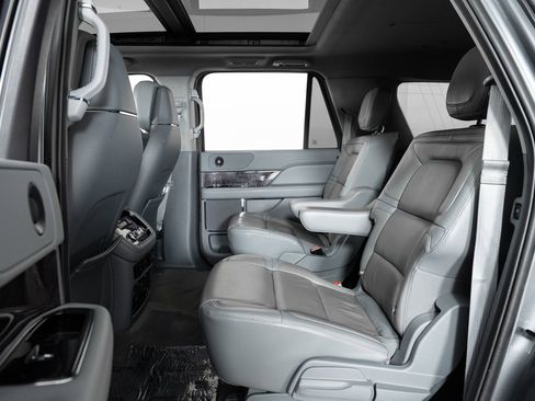 Used 2021 Lincoln Navigator L Reserve image 17