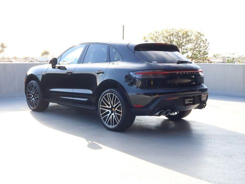 Certified 2025 Porsche Macan image 3