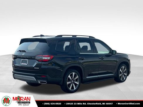 Used 2023 Honda Pilot Touring image 5
